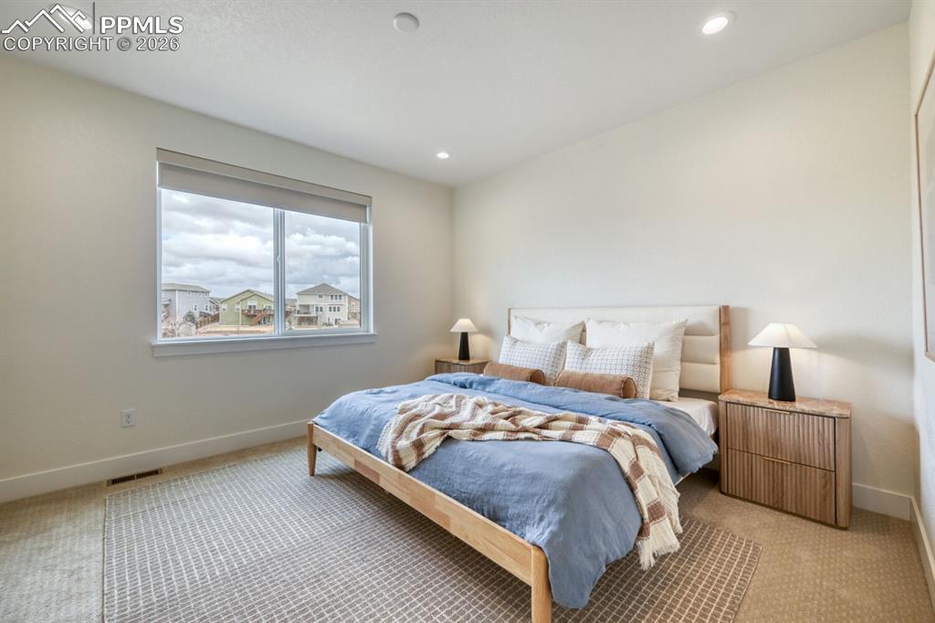 Image 9 of 14: Bedroom