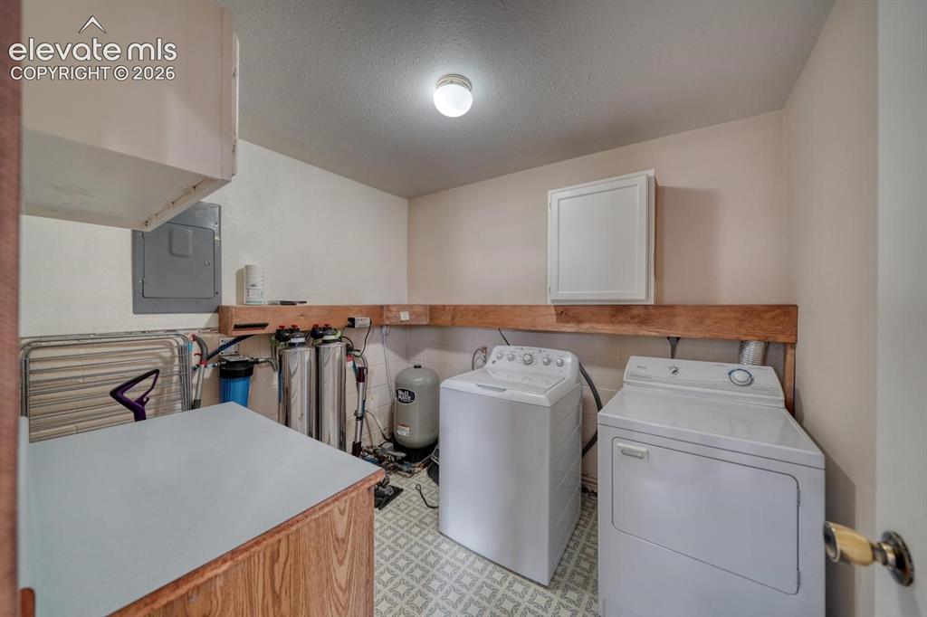 Image 15 of 35: Kitchen
