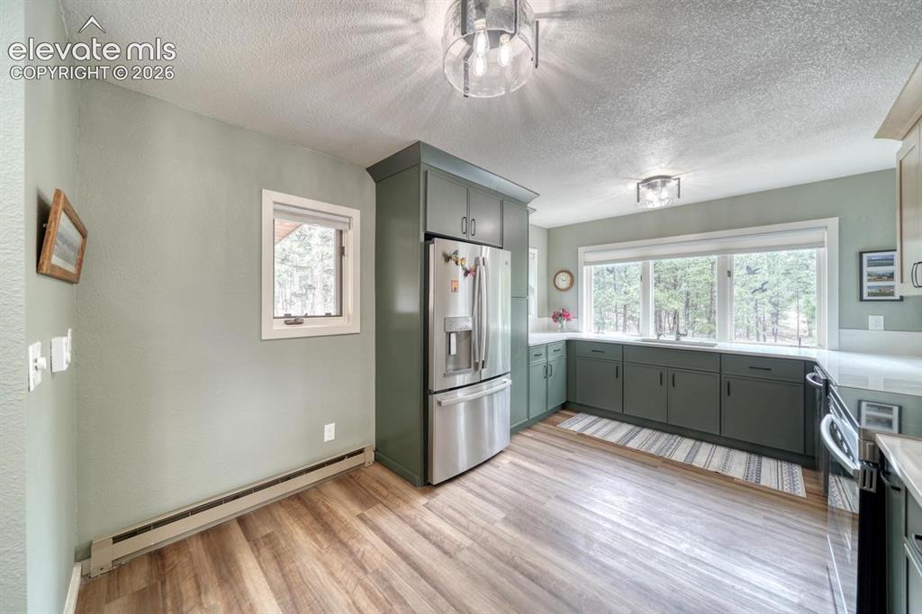 Image 9 of 35: Dining Area