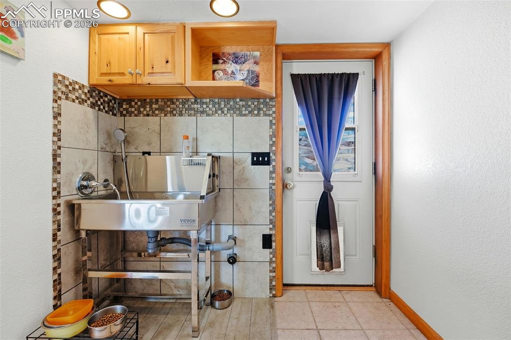 Image 15 of 46: Laundry