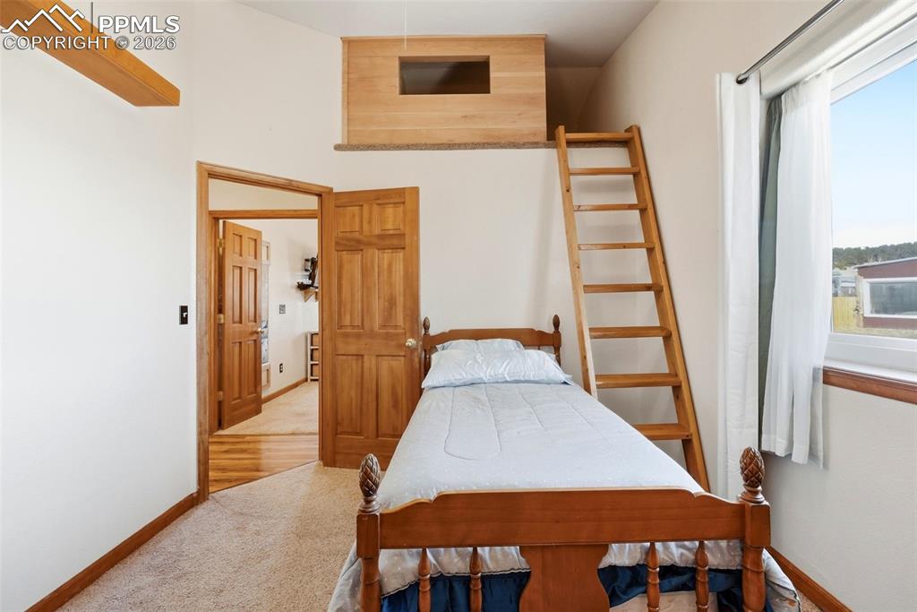 Image 23 of 46: Bedroom