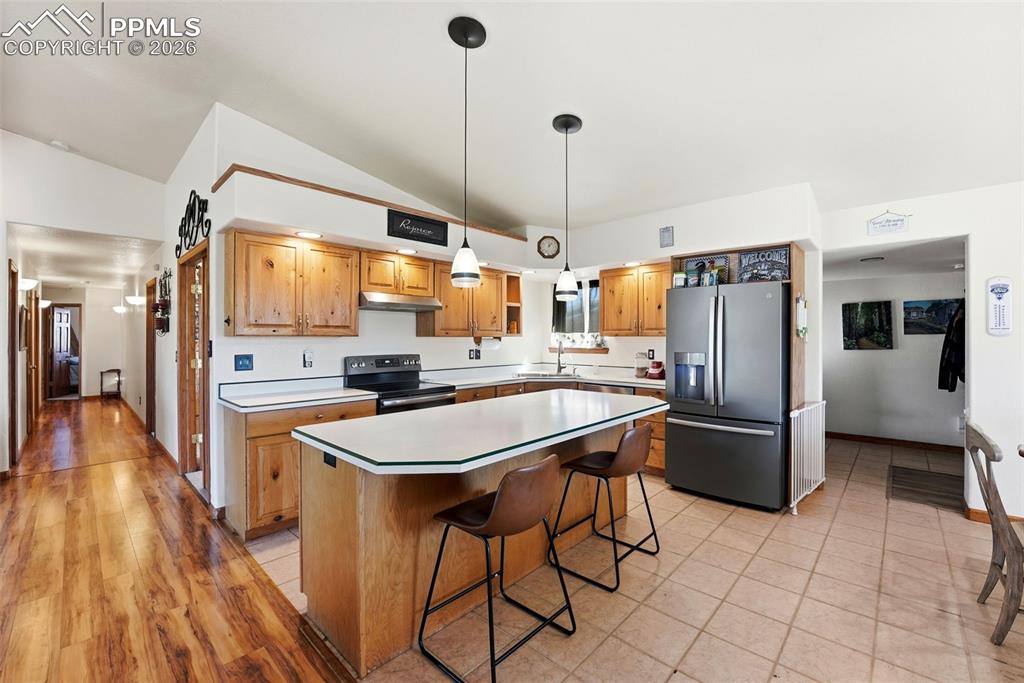 Image 3 of 46: Kitchen