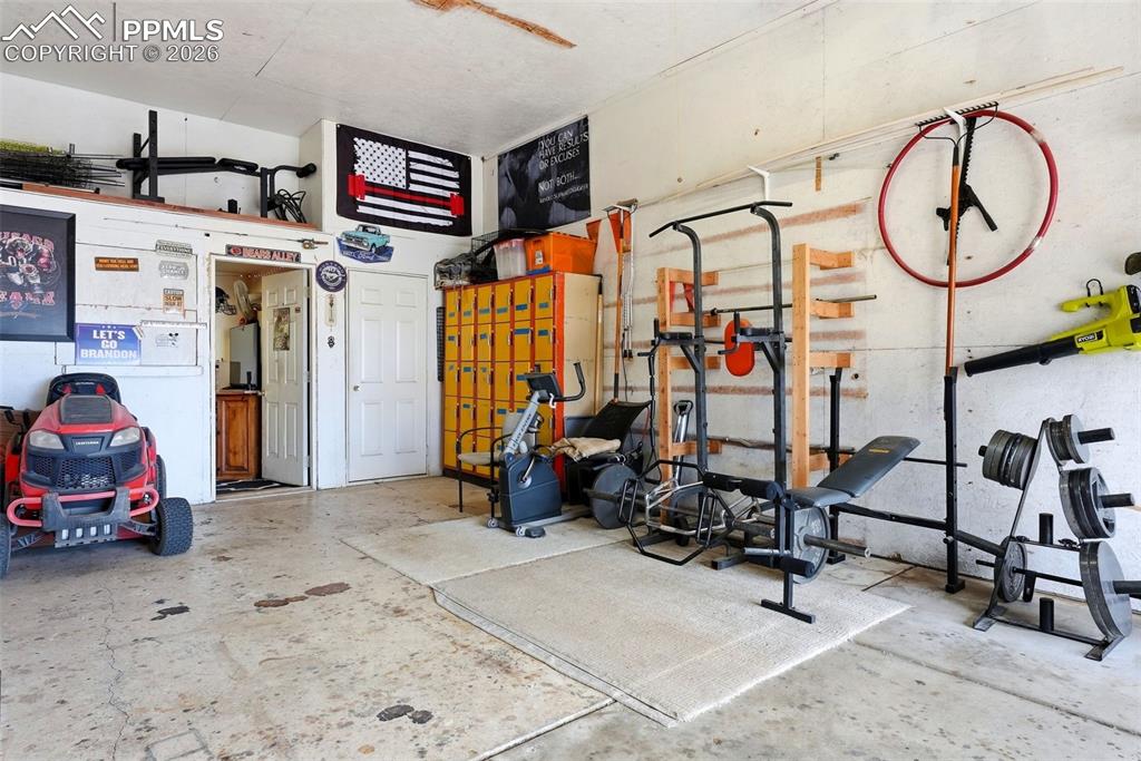 Image 35 of 46: Garage