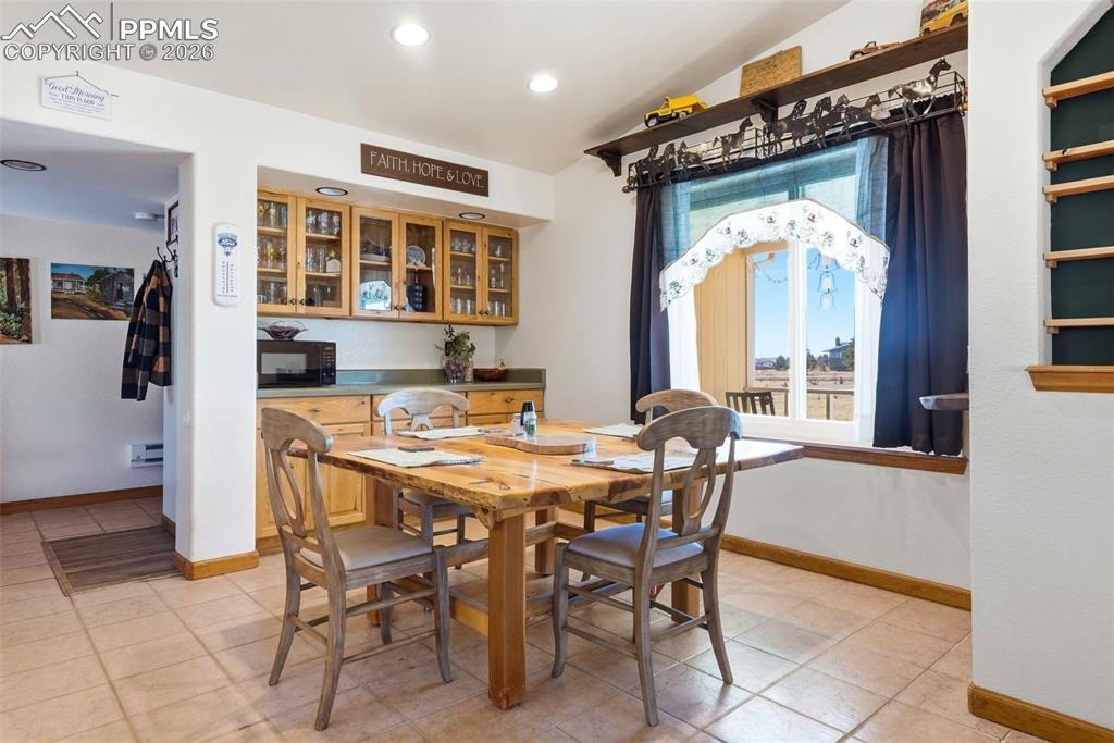 Image 4 of 46: Dining Area