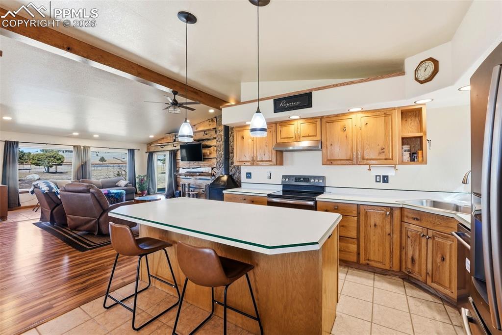 Image 8 of 46: Kitchen