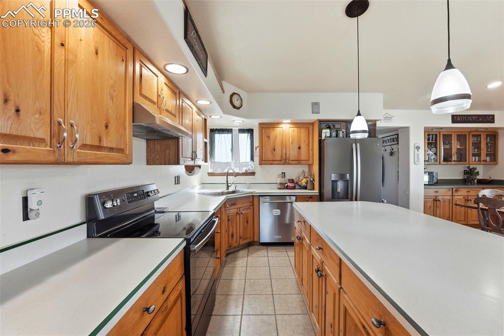 Image 9 of 46: Kitchen