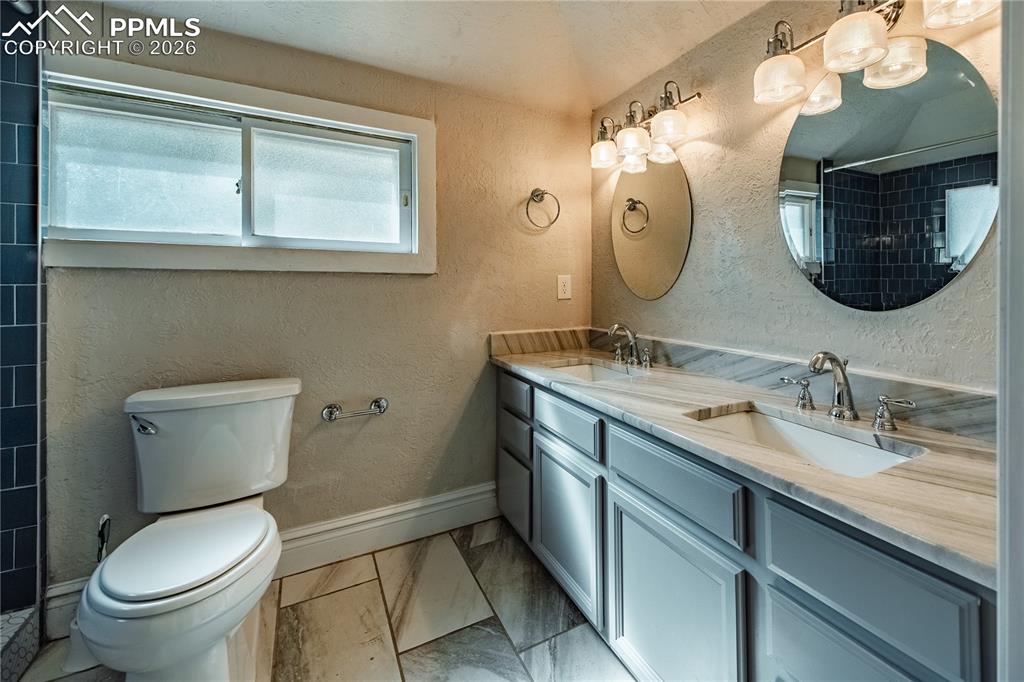 Image 13 of 38: Bathroom