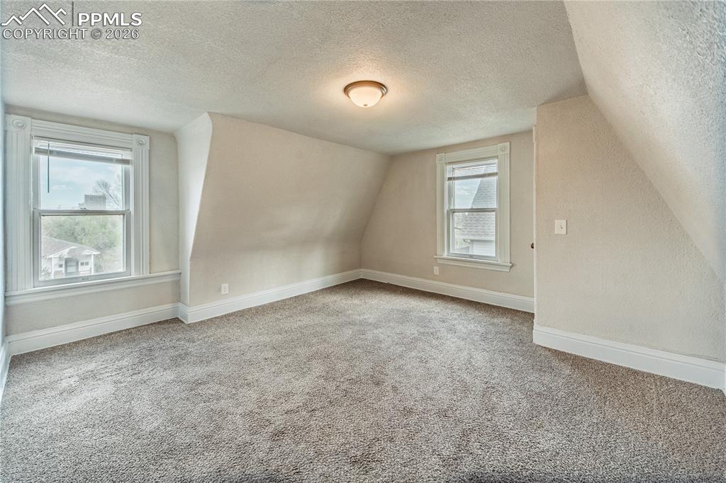 Image 28 of 38: Bonus Room