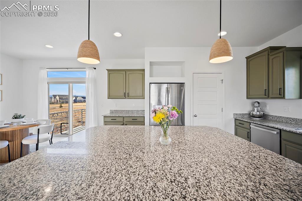 Image 10 of 45: Kitchen