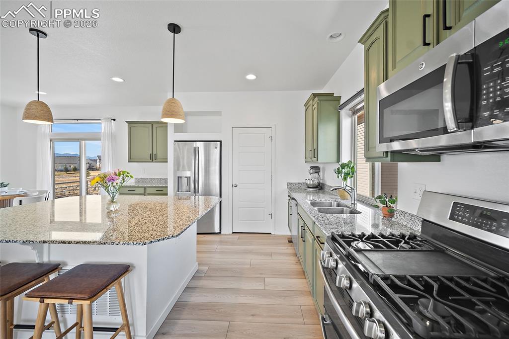 Image 11 of 45: Kitchen