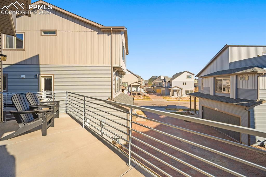 Image 18 of 45: Balcony