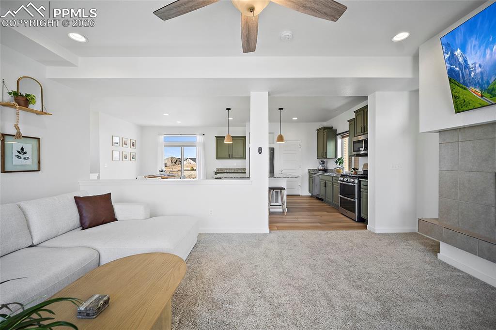 Image 20 of 45: Living Room