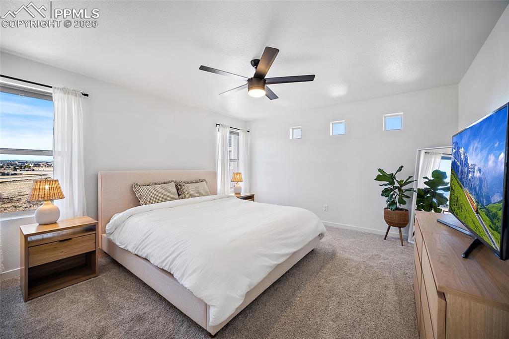 Image 24 of 45: Bedroom