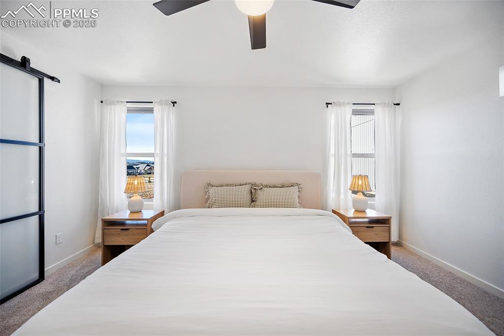 Image 25 of 45: Bedroom