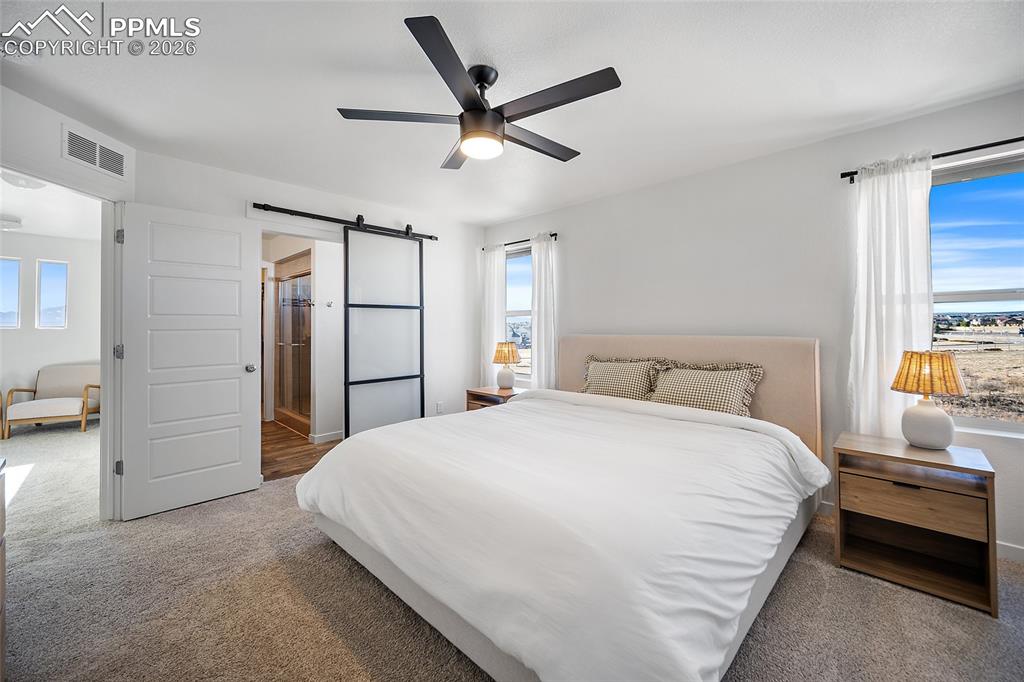 Image 26 of 45: Bedroom