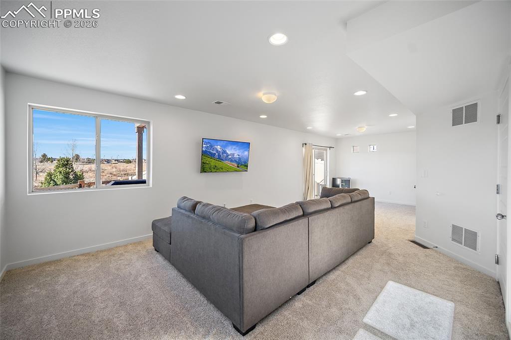 Image 35 of 45: Living Room