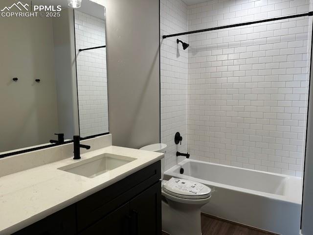 Image 23 of 30: Bathroom