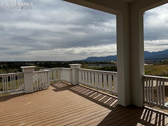 Image 28 of 30: Deck