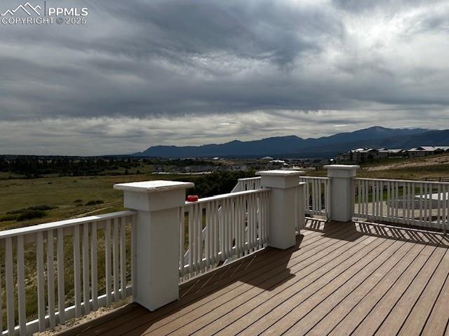 Image 29 of 30: Deck