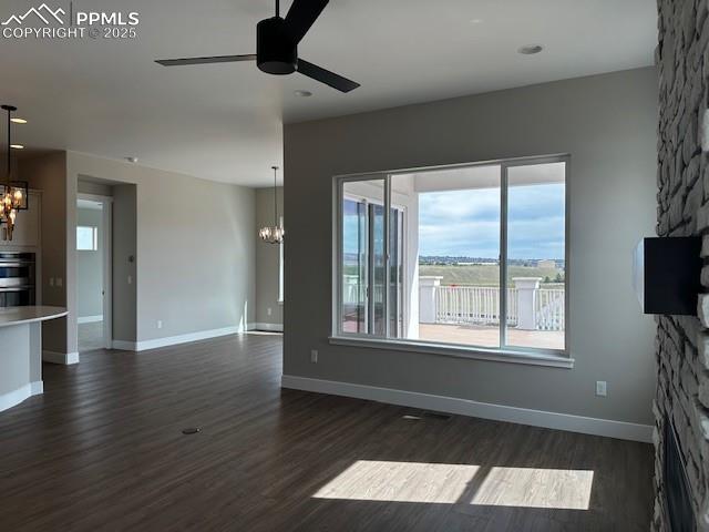 Image 6 of 30: Living Room