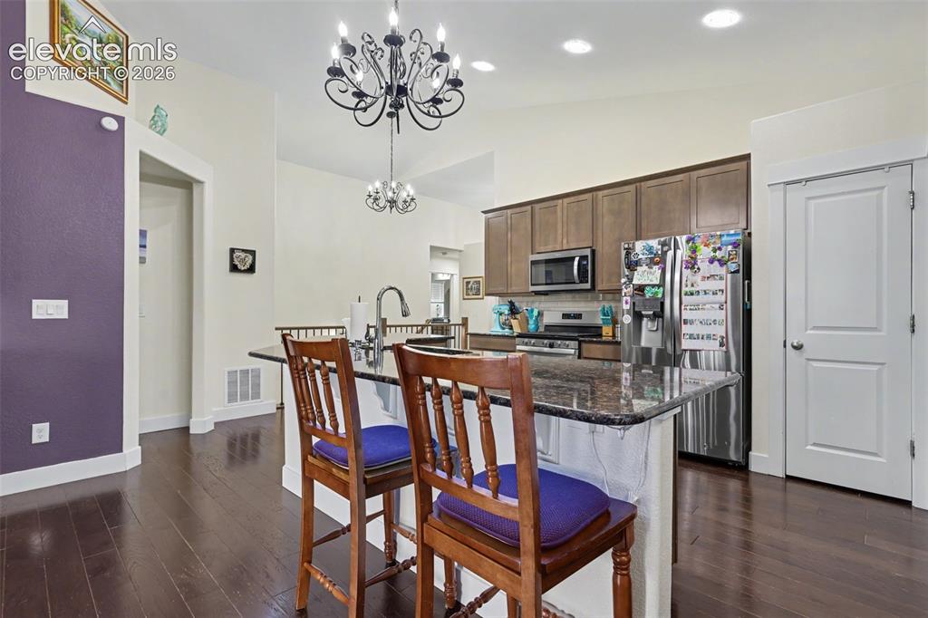 Image 10 of 40: Kitchen