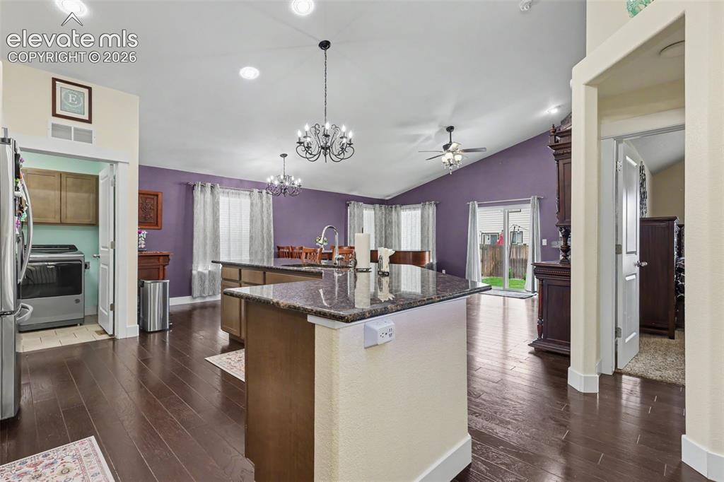 Image 4 of 40: Kitchen