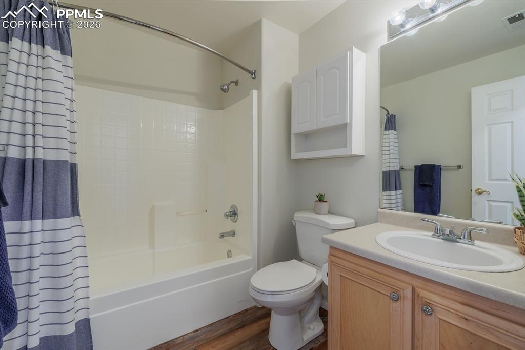 Image 23 of 36: Bathroom serves the bedroom off the primary suite and guests