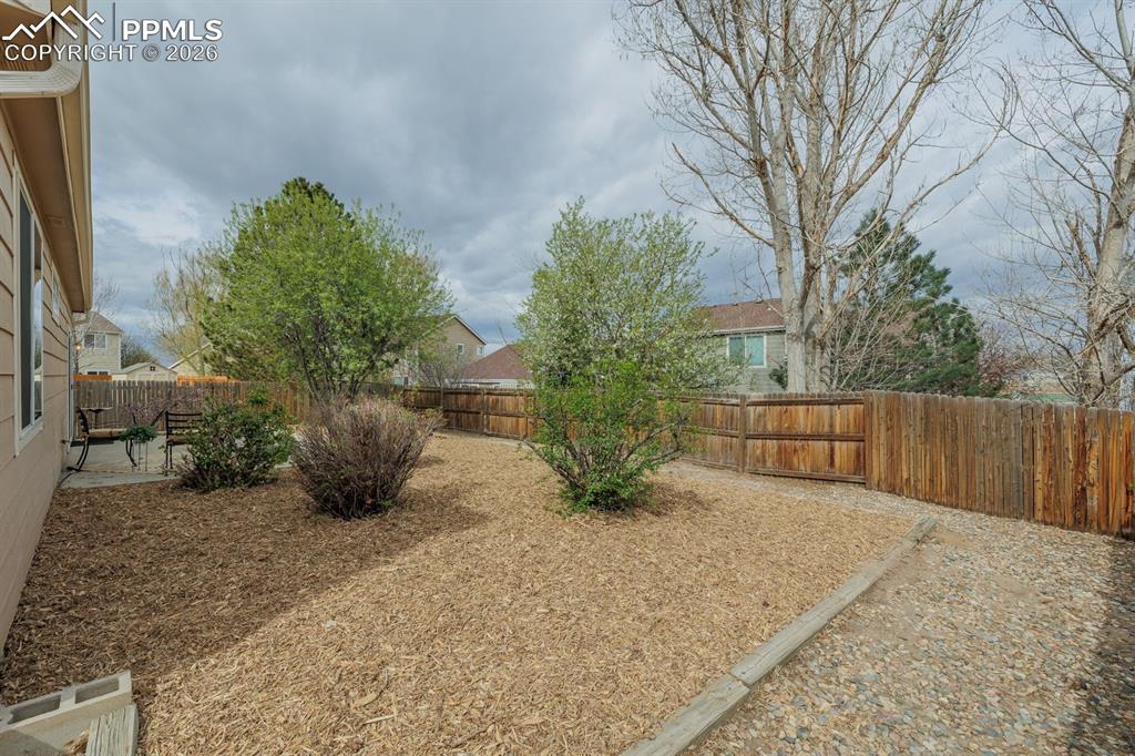 Image 28 of 36: Lovely landscaping in this low maintenance, xeriscaped yard 