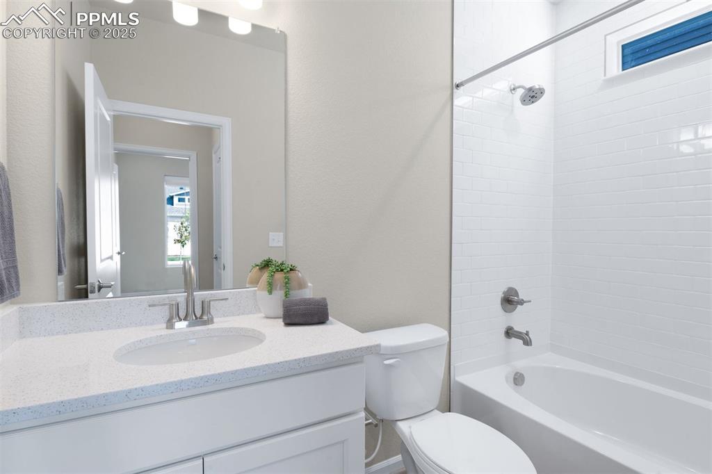 Image 19 of 21: Photos of model home