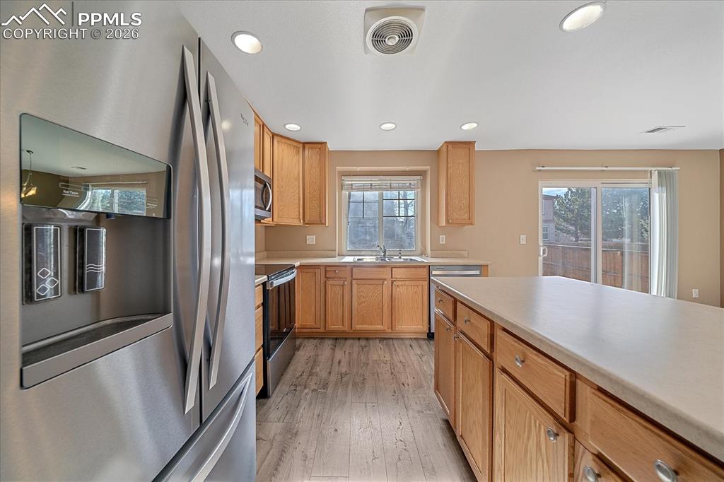 Image 10 of 26: Kitchen