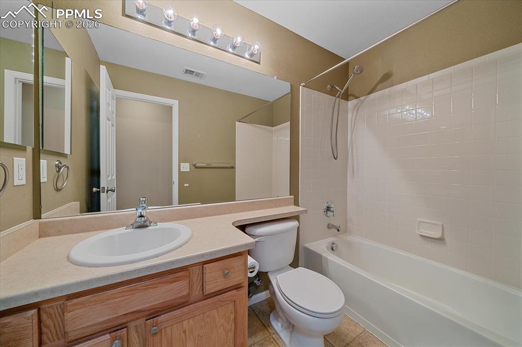 Image 17 of 26: Bathroom