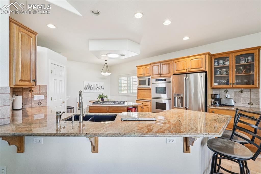 Image 10 of 47: Kitchen