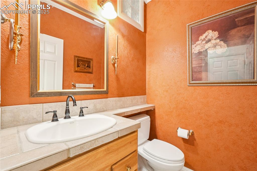 Image 11 of 47: Bathroom