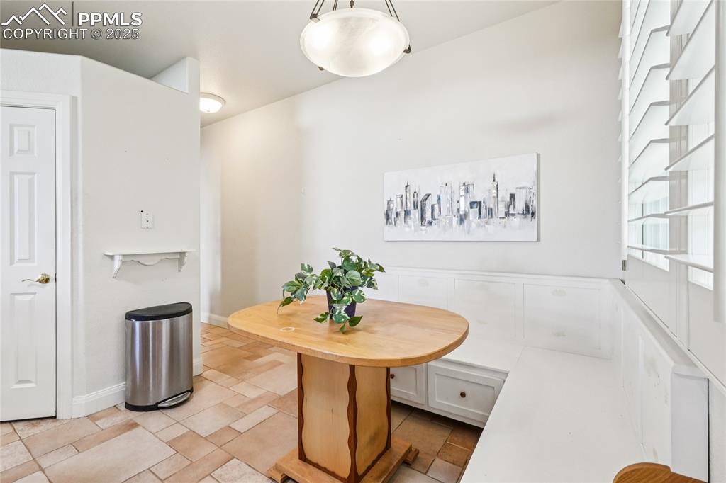 Image 14 of 47: Dining Area
