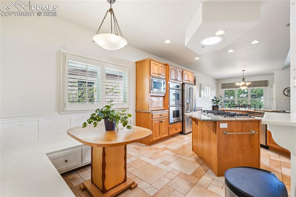 Image 15 of 47: Kitchen