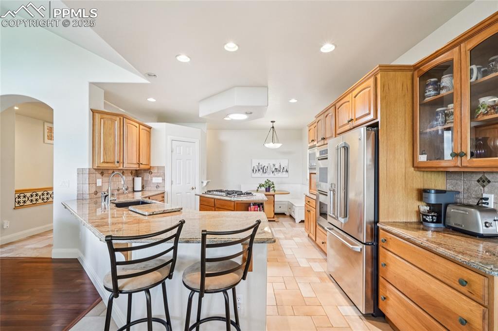 Image 16 of 47: Kitchen