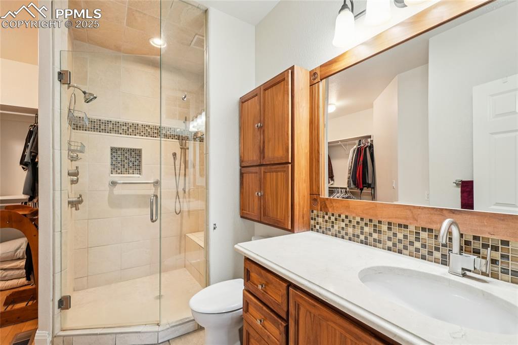 Image 22 of 47: Master Bathroom