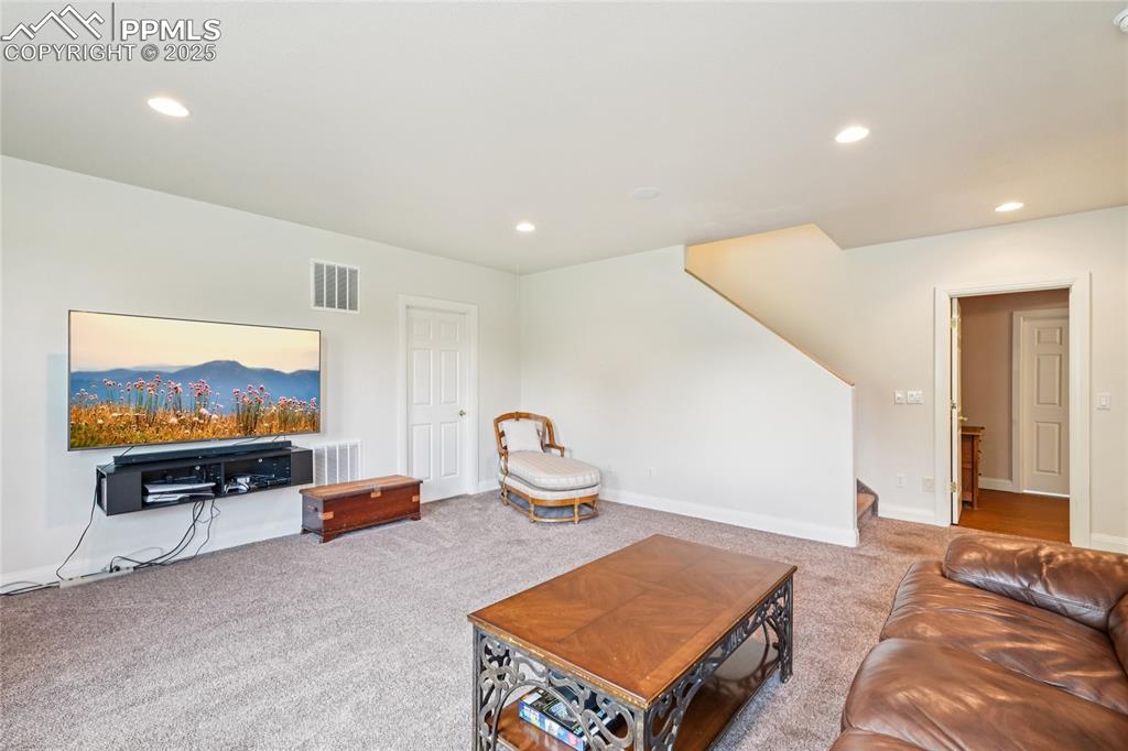 Image 31 of 47: Family Room