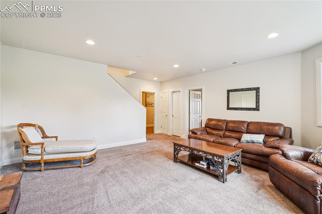 Image 32 of 47: Family Room