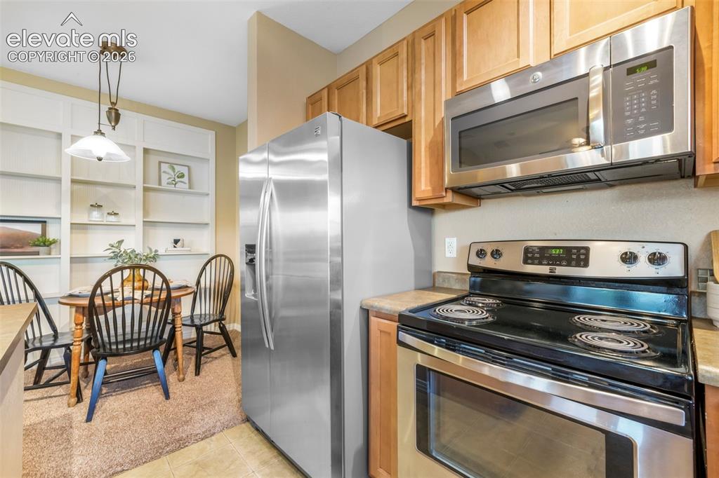 Image 14 of 50: Kitchen