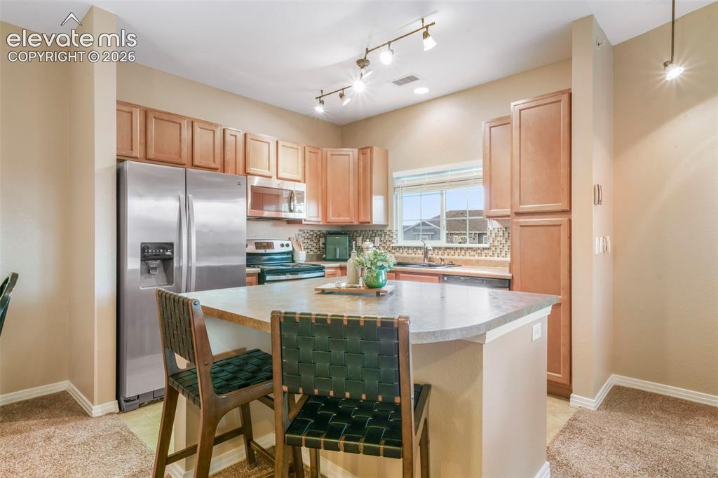 Image 19 of 50: Kitchen