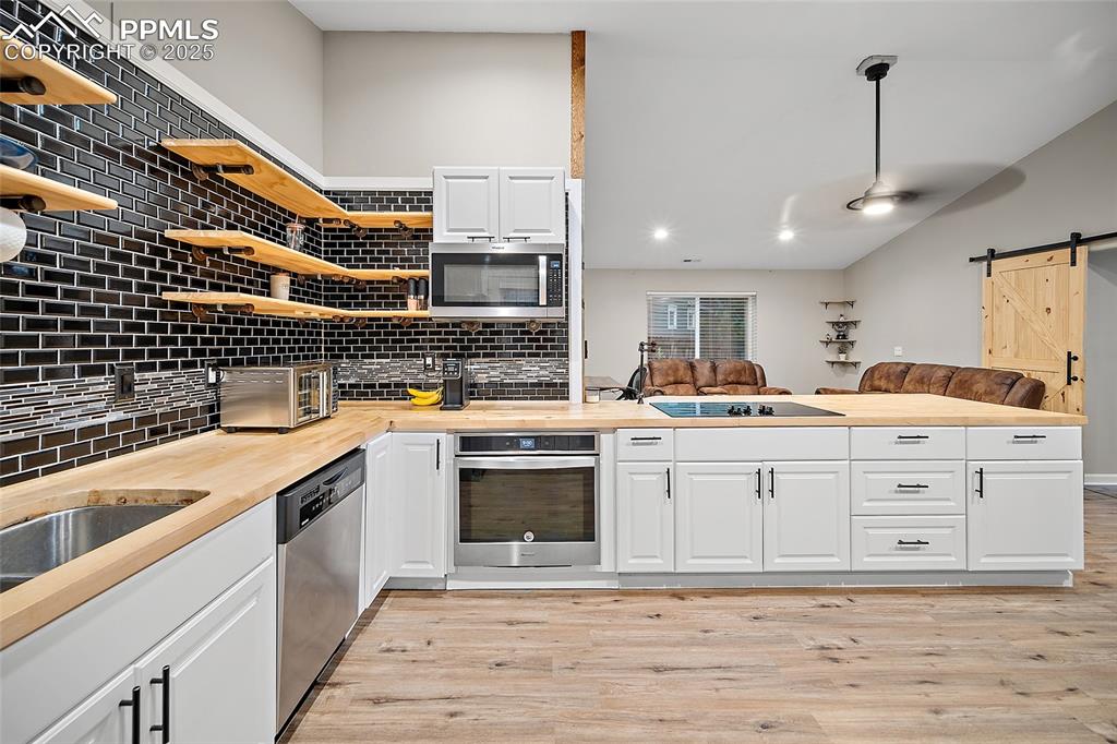 Image 10 of 38: Kitchen