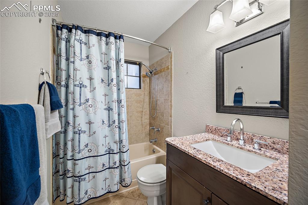 Image 13 of 38: Bathroom