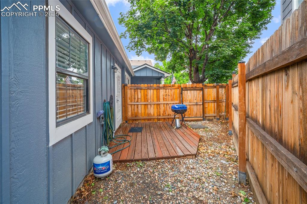 Image 26 of 38: Deck