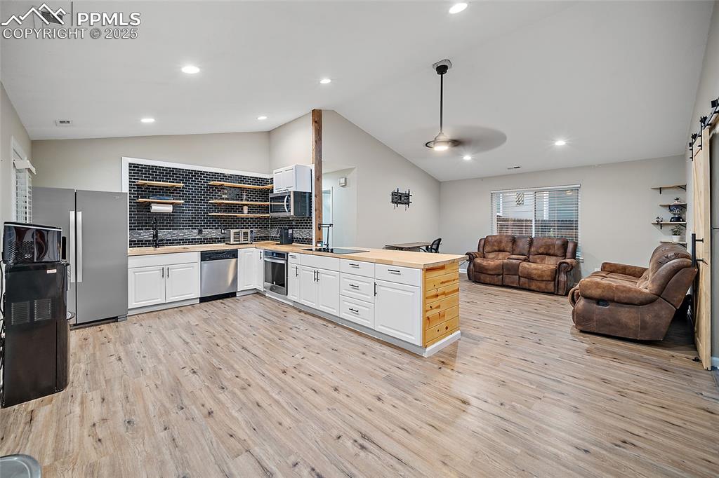 Image 9 of 38: Kitchen