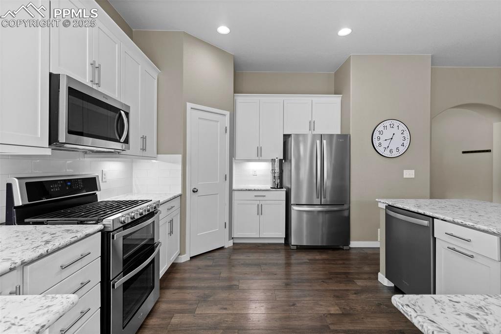 Image 10 of 40: Great pantry