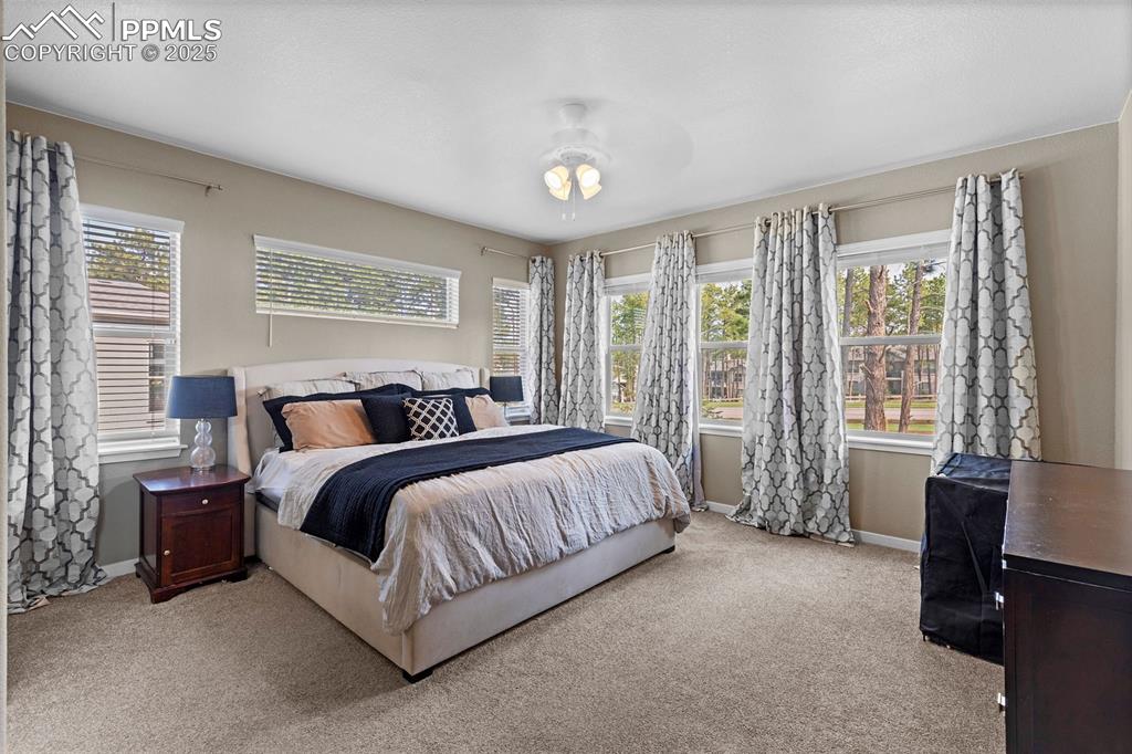 Image 19 of 40: Primary bedroom