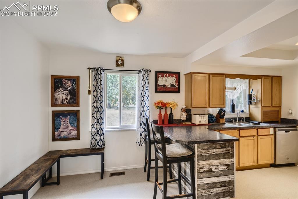 Listing 6490400, Image 11 of 30