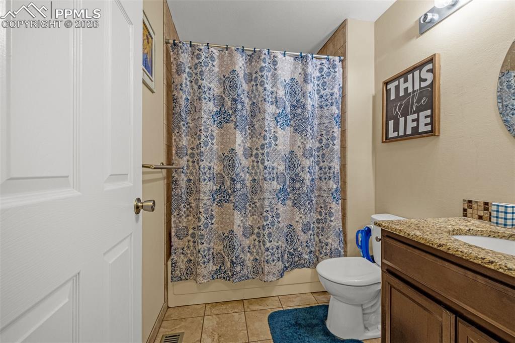 Image 12 of 38: Bathroom