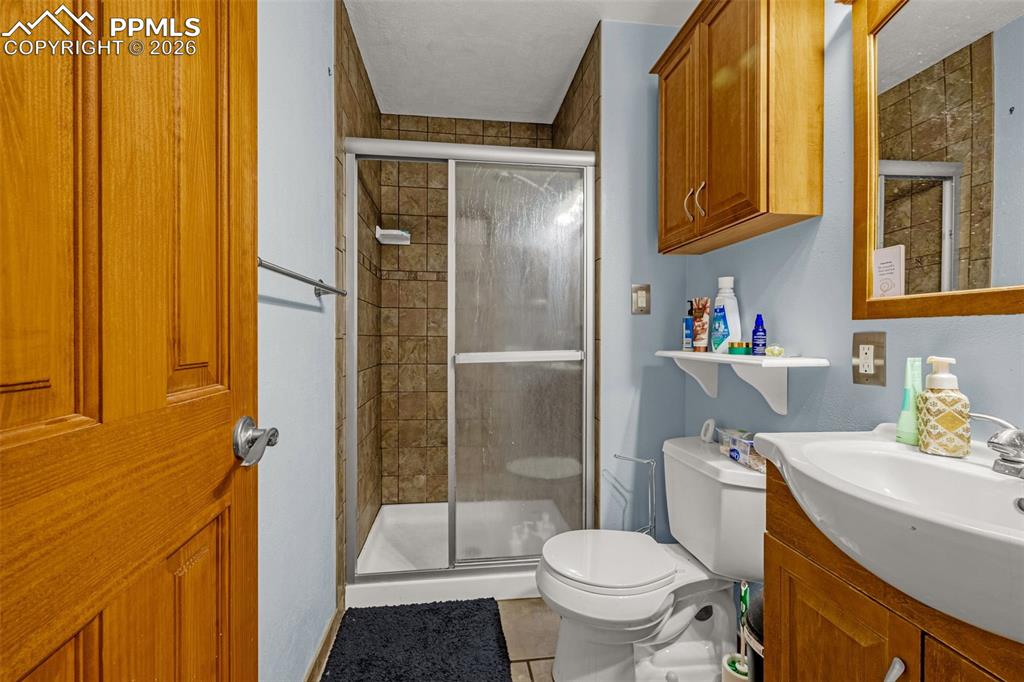 Image 17 of 38: Bathroom